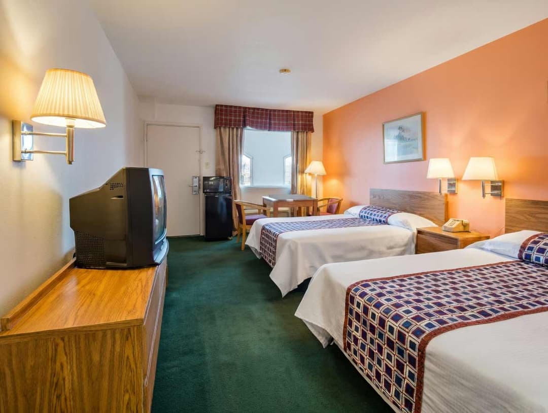 The Grand Inn | Two Full Beds Room in Channelview, TX
